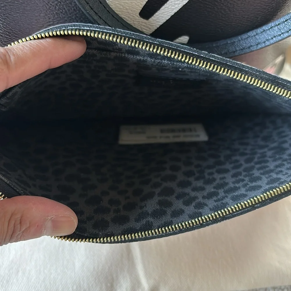 LOUIS VUITTON
Monogram Giant Wild at Heart Neverfull MM Black - Picture 6 of 16